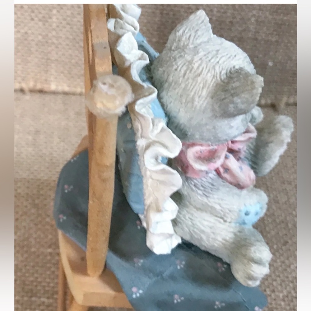 Vintage White Cat in Chair Resin Figurine Kitsch Cottage Granny Core AS IS READ - Picture 6 of 8